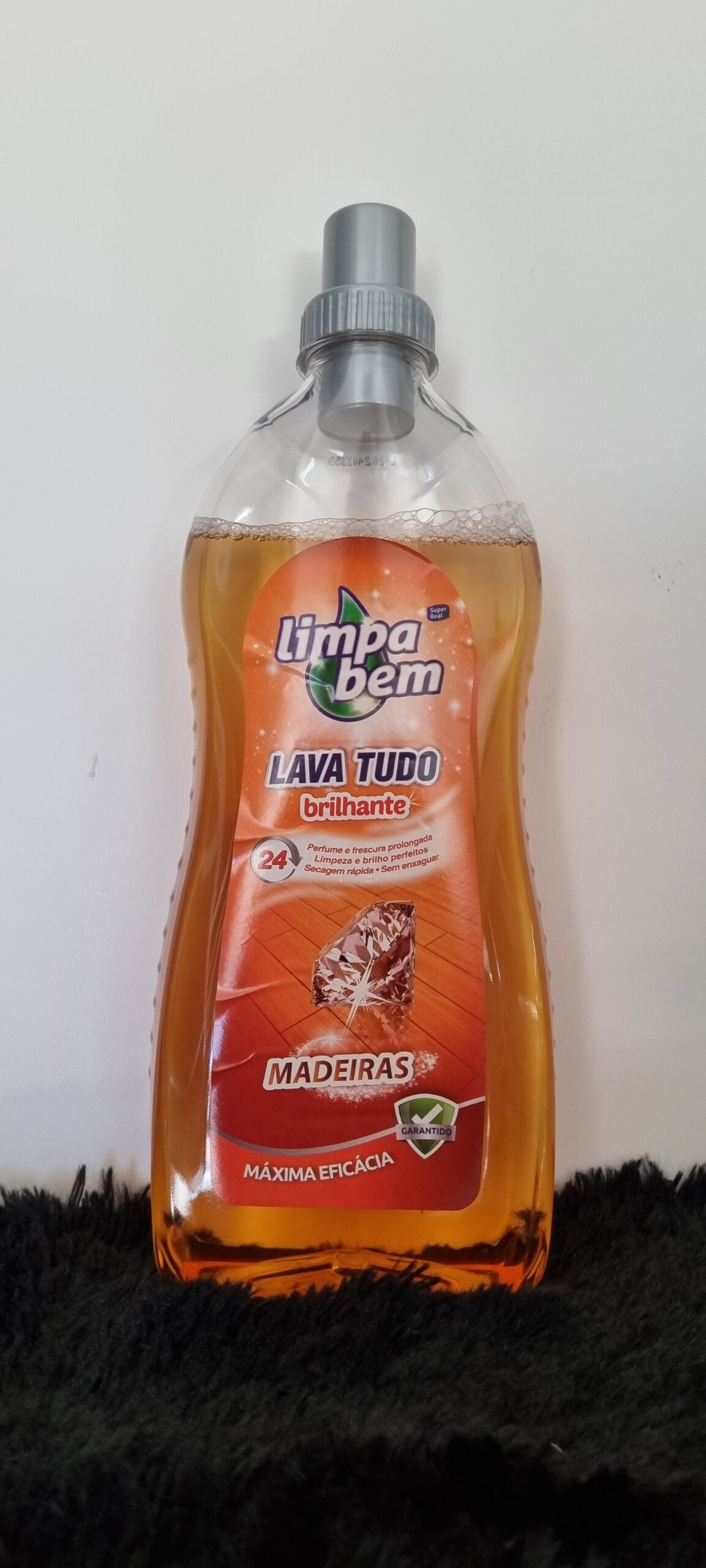 Limpa bem Lava Tudo Brilhante Madeira