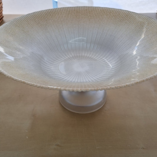 Taça de vidro c/ pé branco/dourado diam. 30cm